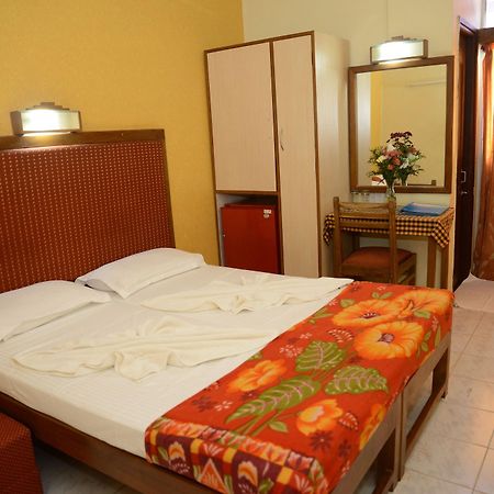 Valentines Retreat Hotel Candolim Exterior photo