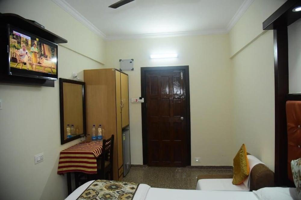 Valentines Retreat Hotel Candolim Exterior photo