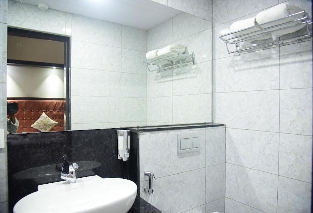 Valentines Retreat Hotel Candolim Exterior photo