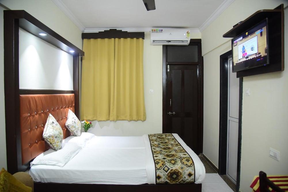 Valentines Retreat Hotel Candolim Exterior photo
